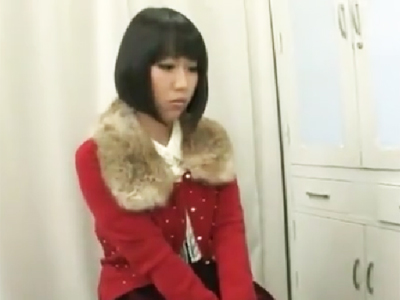 自分の乳がどれだけセクシーいかわかってない少女でパイズリ発射する医者ｗ